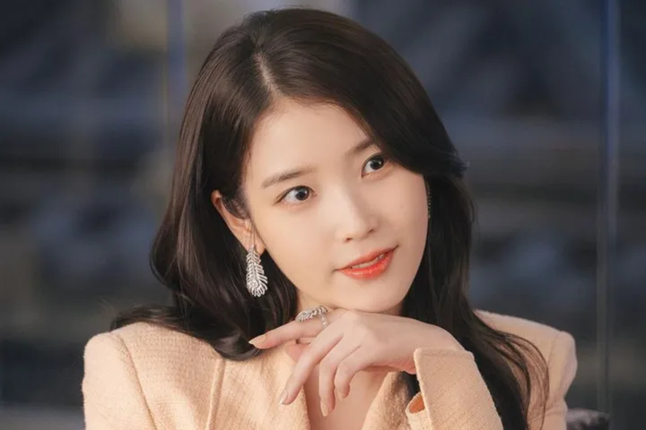 IU